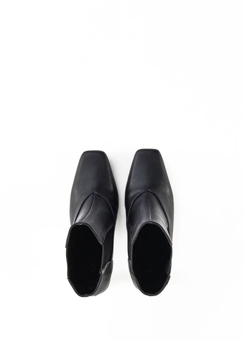 Ankle boot con punta quadrata