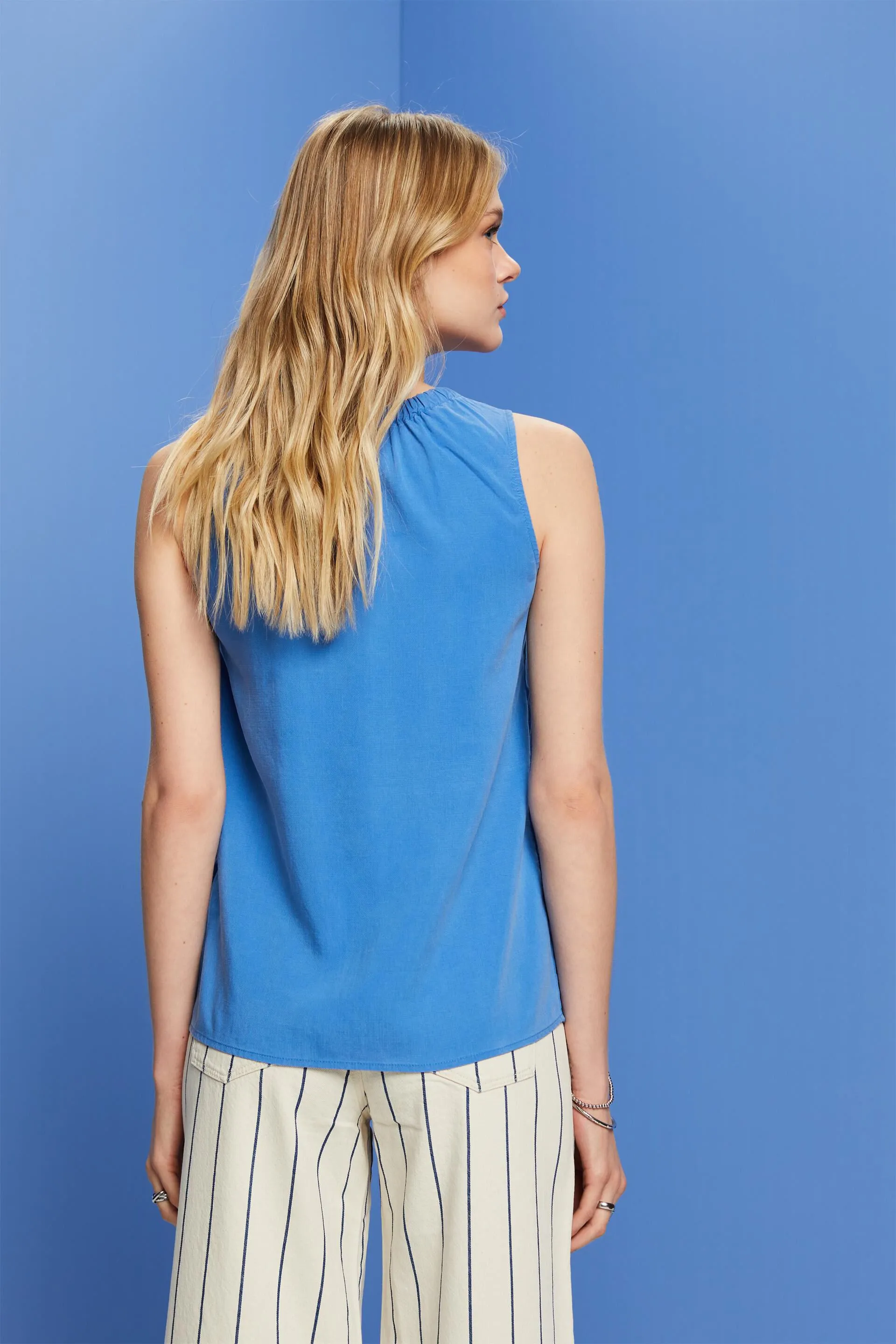 Blusa senza maniche con colletto elasticizzato